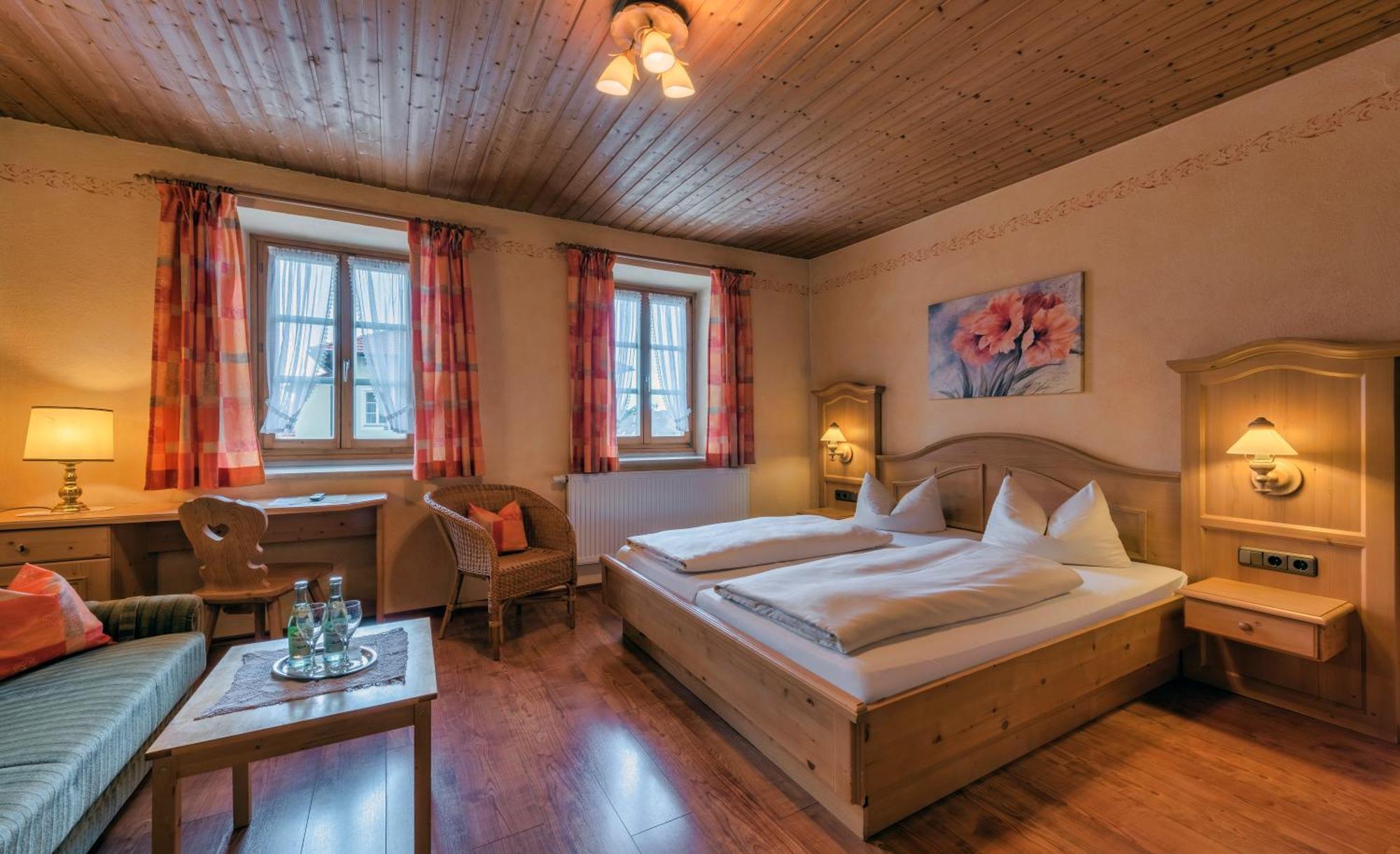 לנגריס Hotel Altwirt מראה חיצוני תמונה